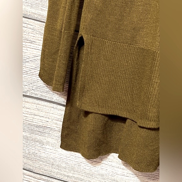 H & M Sweater - Picture 2 of 4